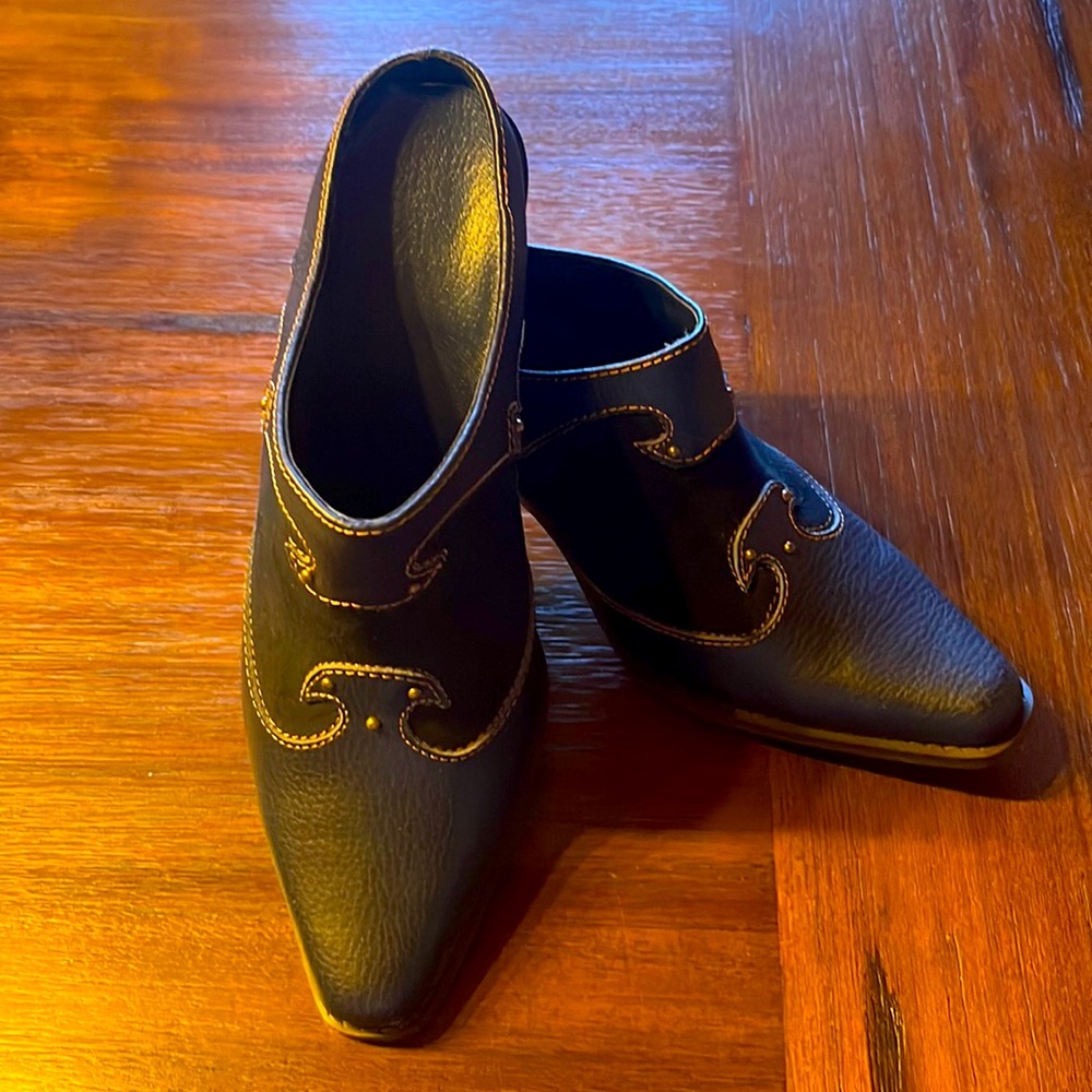 Super cute never worn outside size 9 navy mule shoes.
